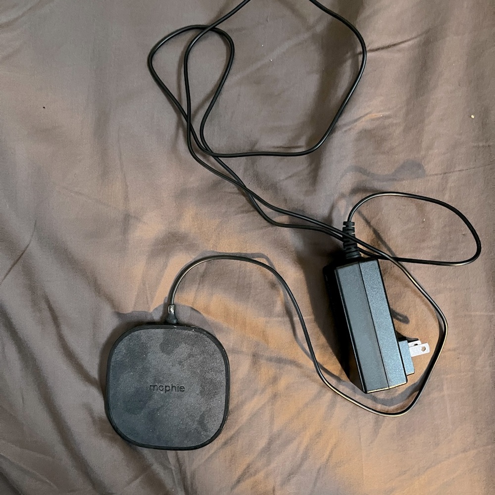 Wireless phone charger for iPhones and androids
